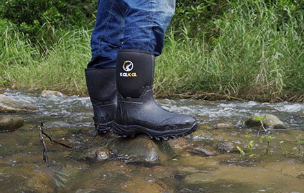 A Step-by-Step Guide on How to Stretch Rubber Boots