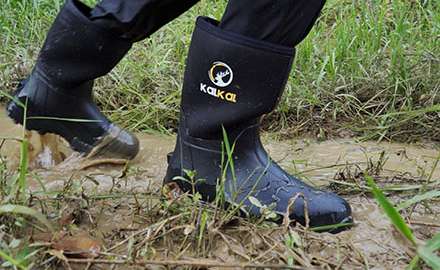 Kalkal work boots in the mud
