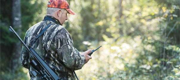 a hunter are using hunting app