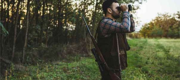 hunter is using rangefinder