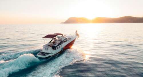 Stylish Outfit Ideas To Wear On Your Boat Trips